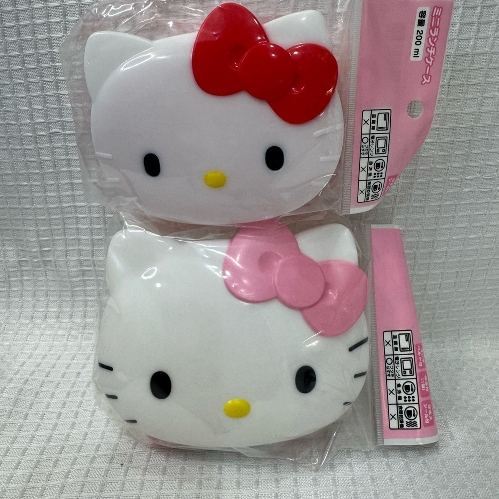 Sanrio Hello Kitty face shaped die -cut bento box & bento snack box. Set of 2